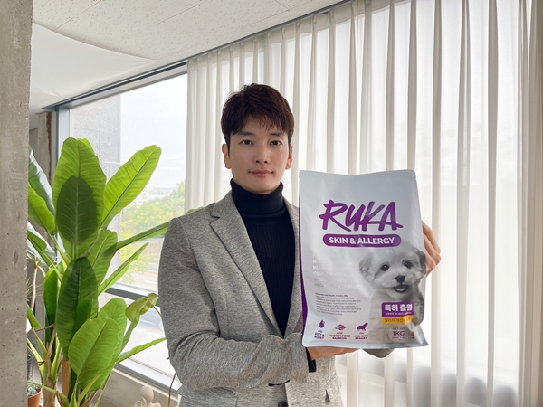 이경훈 리트리안블루 기획본부장이 인터뷰를 하고 있다. [사진 제공 : 리트리안블루