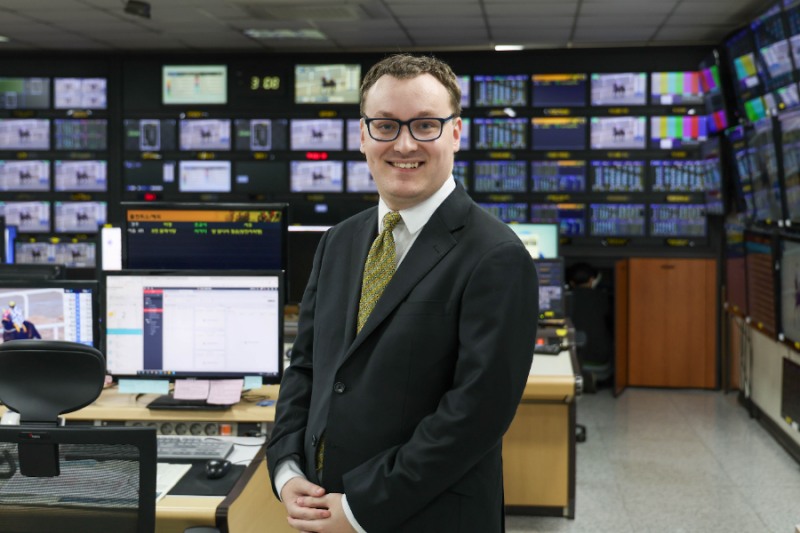 호주 출신 경마 아나운서 루크 험프리스