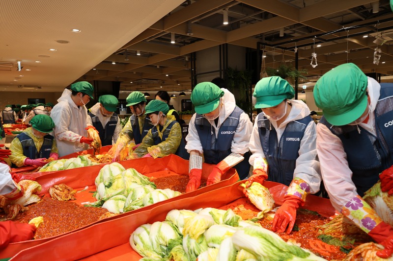 컴투스, 금천구 지역 내 장애인 가정 지원을 위한 김장 봉사활동 실시