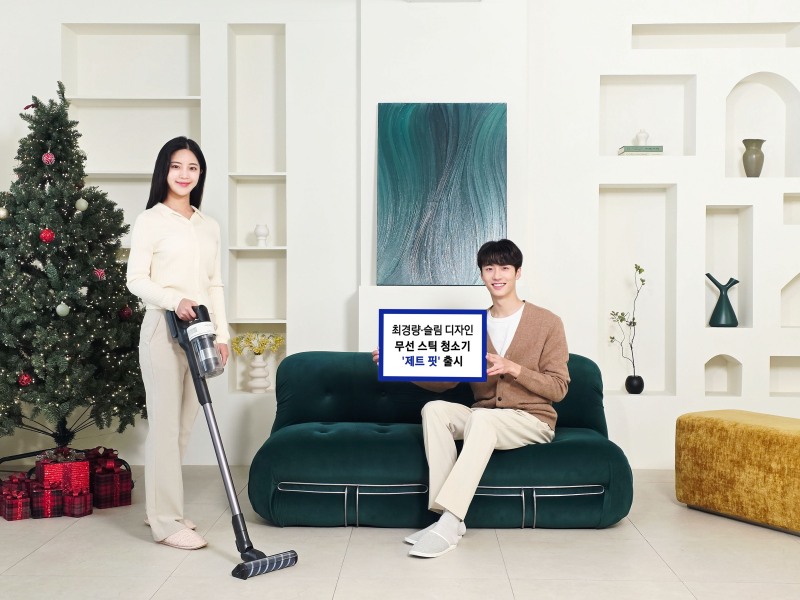 삼성전자가 가볍고 슬림한 디자인과 최대 180W의 흡입력을 갖춘 삼성전자 무선 스틱 청소기 '제트 핏(Jet Fit)' 신제품을 출시한다./삼성전자