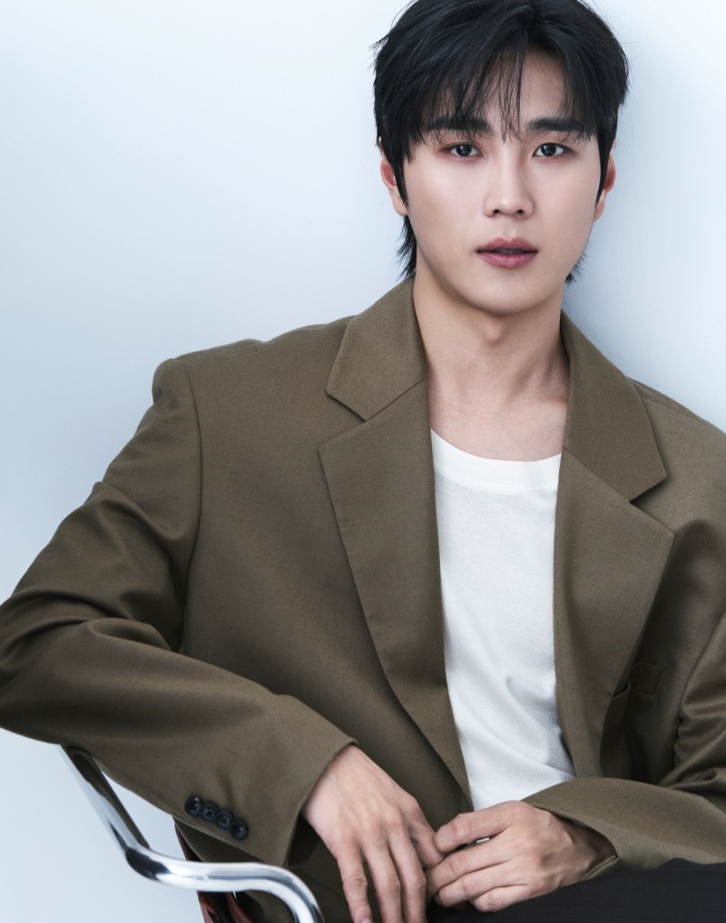 서이서, 새 프로필 공개…‘절제된 눈빛+청량 비주얼’ 담은 세련된 마스크