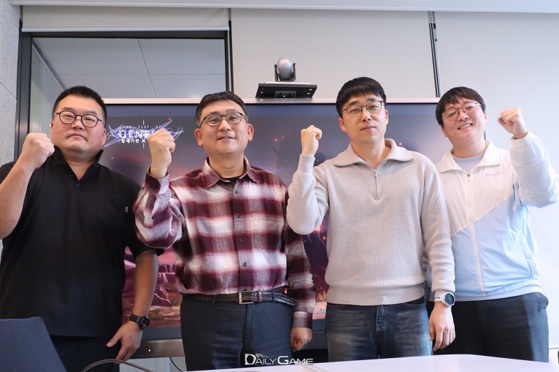 왼쪽부터 '창세기전 모바일' 김원철 아트 디렉터, 최연규 내러티브 디렉터, 남기룡 총괄 디렉터, 이권열 크리에이티브 디렉터.