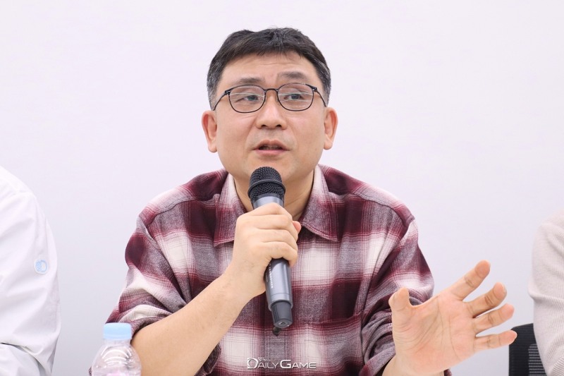 최연규 내러티브 디렉터는 '서풍의 광시곡' 서사에서 아쉬움이 남았던 부분을 보강했다고 강조했다.