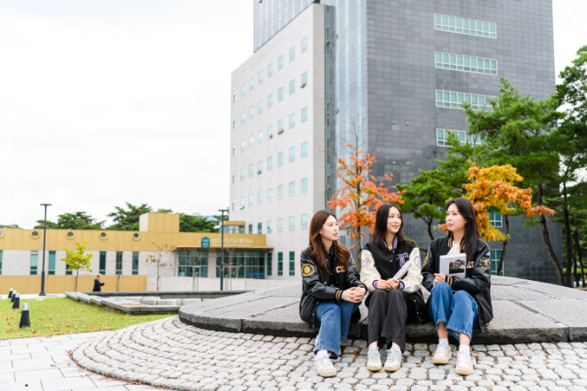 가톨릭관동대 캠퍼스에서 촬영한 학생들. (사진제공=가톨릭관동대)