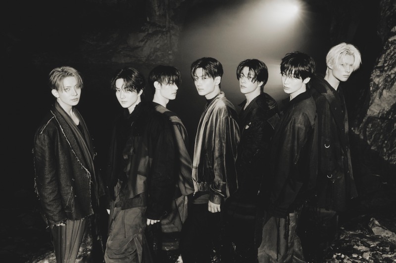 엔하이픈, 미니 7집 첫 콘셉트 스틸 공개…‘비장함 서린 눈빛+스산한 톤앤매너’ 미스테리한 분위기 연출