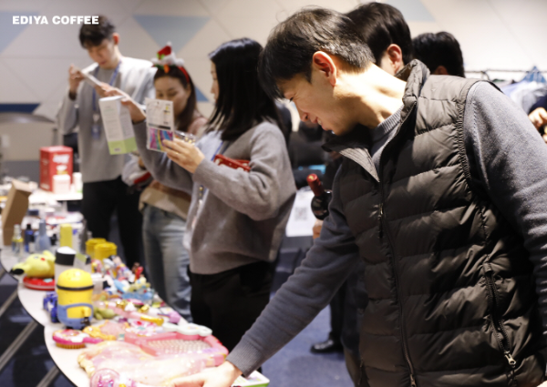 이디야커피, 연말 사내 플리마켓 진행…취약계층 지원