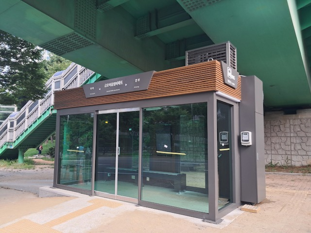 버스 정류장 스마트 쉘터 27개소 24시간 한파쉼터로 운영 (안성시 제공)