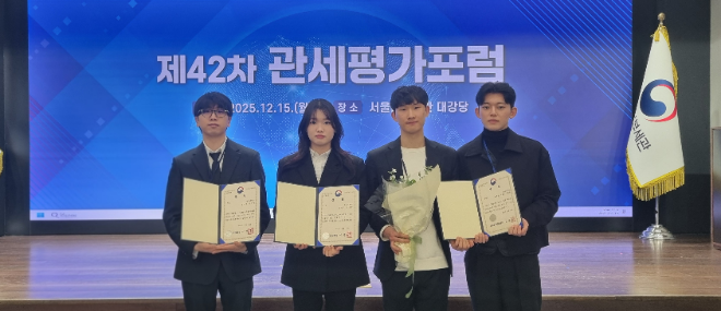 (왼쪽부터) 전승준·김수정 학생은 대상, 최준경·김종언 학생은 장려상을 수상했다. (사진제공=숭실대)