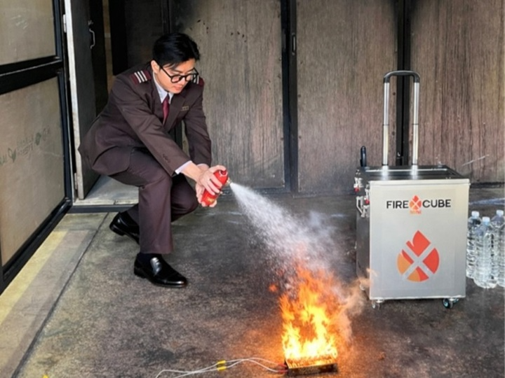 에스알은 지난 23일 경기 의왕시 한국철도기술연구원 연구동에서 한국철도기술연구원과 합동으로 리튬배터리 화재 대응장비 성능을 검증하기 위한 시험에 나섰다./에스알