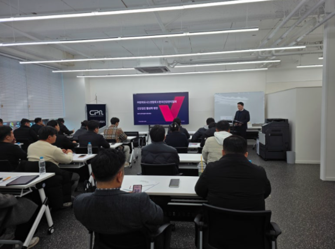 쿠팡파트너스연합회(CPA) 광명 본사 회의실에서 열린 공식 상임위원회 회의에 한국건강관리협회 관계자가 참석해 배송기사 대상 건강검진 활성화 방안을 설명하고 있다. / 사진=쿠팡파트너스연합회(CPA) 제공