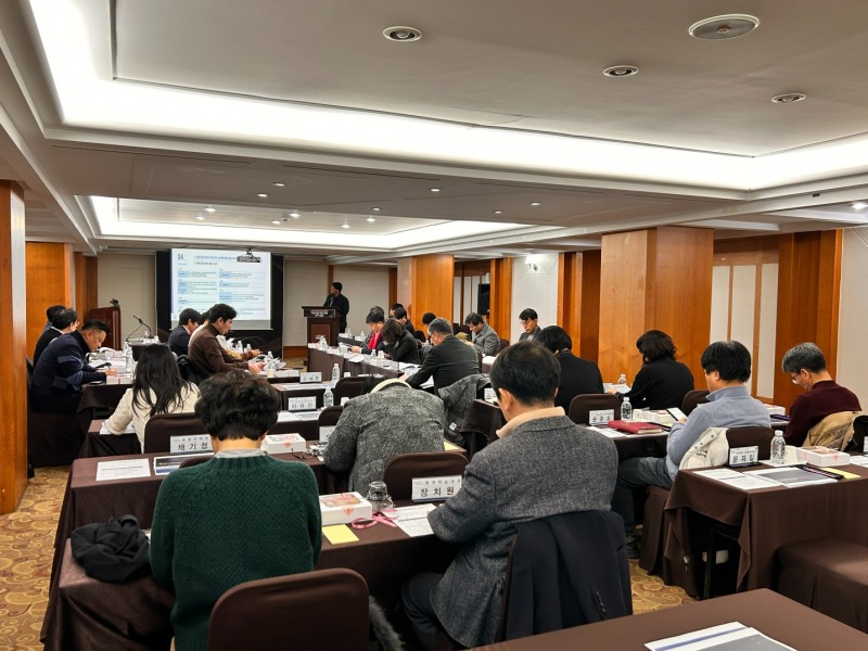 포럼에 참석한 전문가, 시민, 공직자들이 아산형 기본사회 정책 방향에 대해 논의하고 있다. (아산시 제공)