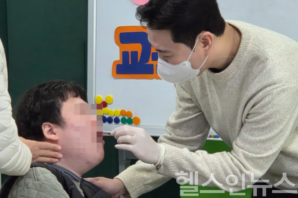 인천지역장애인보건의료센터의 장애인 대상 구강건강 교육 현장 (사진 제공=인하대병원)