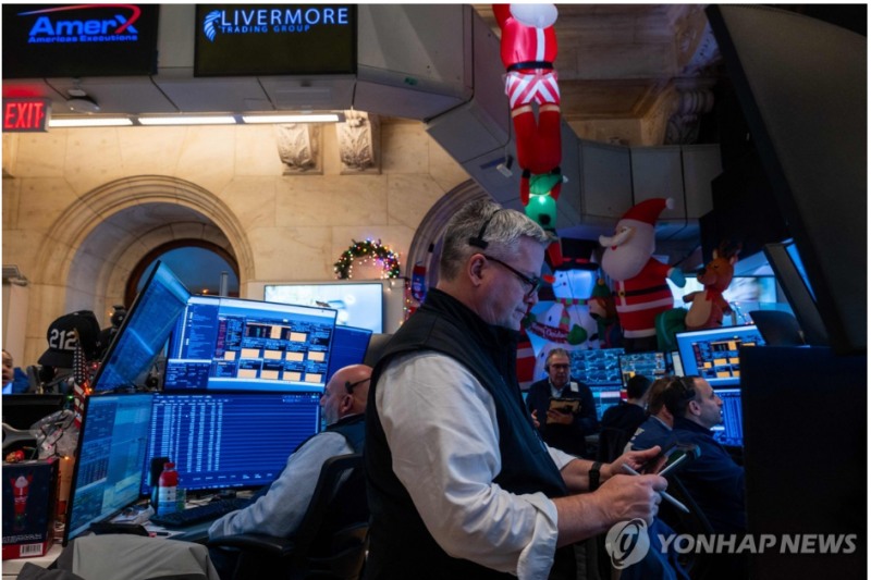 뉴욕증시가 29일(현지시간) 기술주 중심으로 약세를 보이며 2거래일째 하락하며 '산타 랠리'가 물건너간 게 아니냐는 분석이 나오고 있다. 사진=연합뉴스