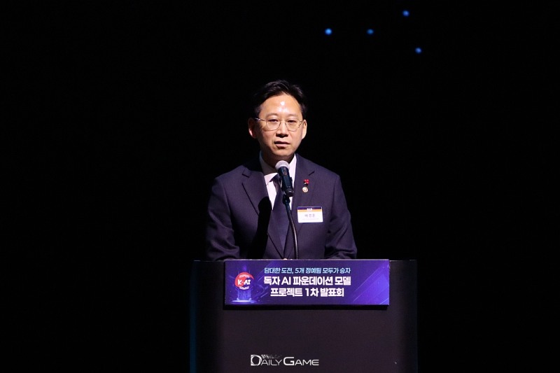 배경훈 부총리는 '소버린 AI' 개발에 패자는 없다며 지속적인 관심과 노력을 부탁했다.