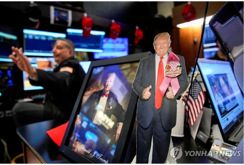 새해 뉴욕증시를 바라보는 전문가들의 시각은 대체로 낙관적으로 블룸버그통신이 조사한 전문가 12명 중 하락할 것으로 본 시각은 한 명도 없었다. 사진=연합뉴스