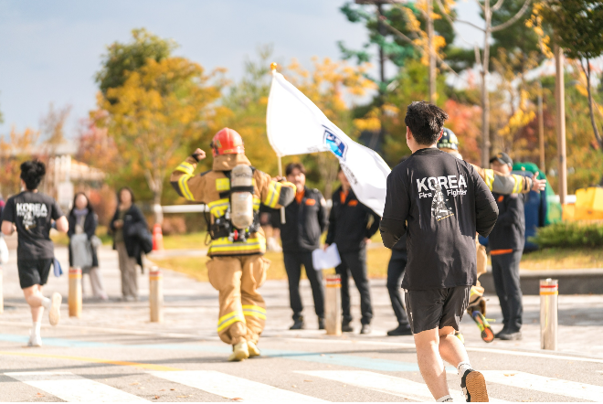 LG유플러스는 나눔 문화 확산을 위해 임원들이 자발적으로 참여한 사회공헌 기금 누적액이 3억5000만 원을 돌파했다고 밝혔다. 사진은 지난달 진행된 ‘119 메모리얼데이’ 행사 현장 모습. ⓒLG유플러스