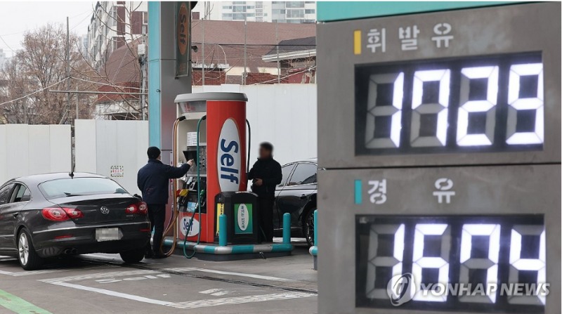 경유 가격이 고환율 영향으로 12월 11% 가까이 오르며 소비자물가상승에 영향을 미친 것으로 나타났다. 사진=연합뉴스