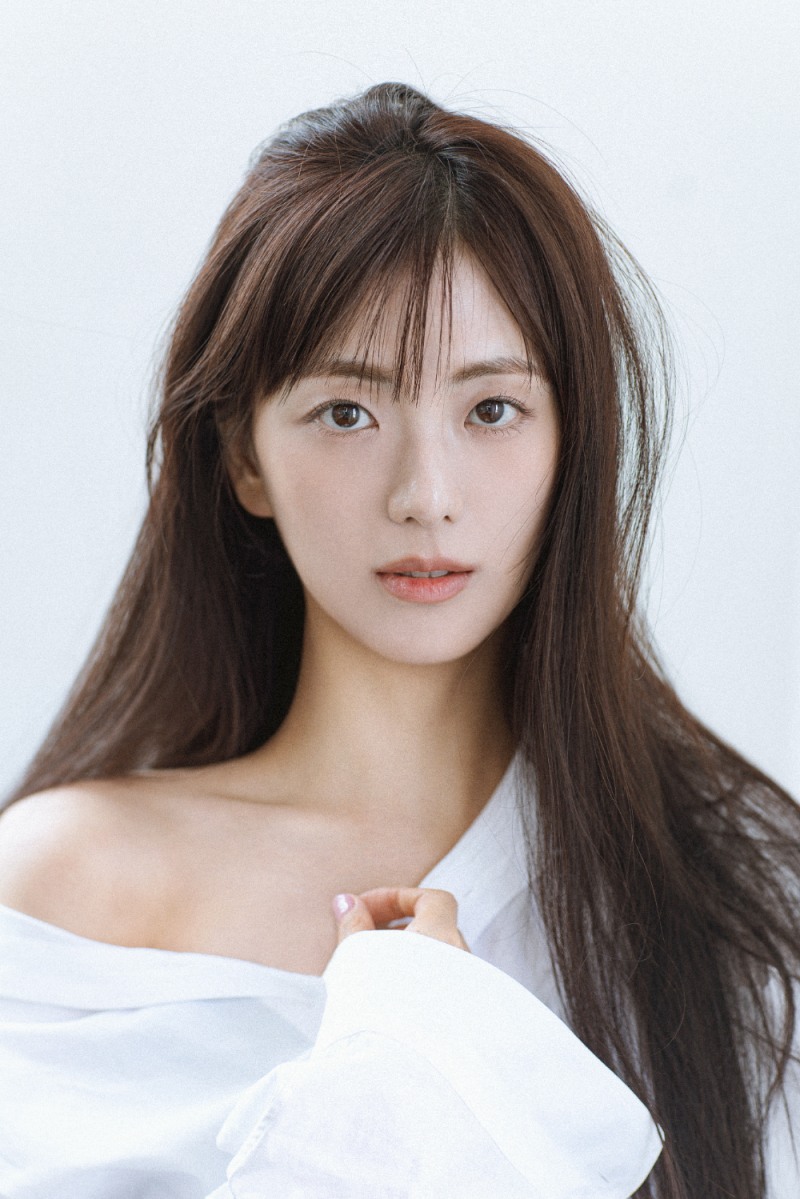 '슈퍼셀러' 김지윤, ‘헤넬’과 만났다...그립 '김지윤의 블랙딜'서 1월 2일 단독 구성 공개