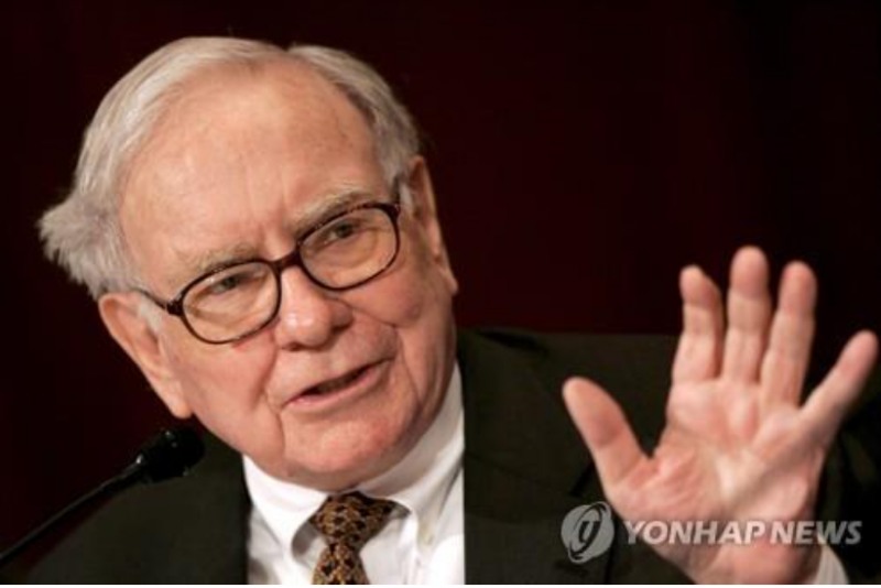'투자의 귀재'로 불리는 워런 버핏 버크셔 해서웨이 CEO가 1일부로 은퇴할 예정이다. 사진=EPA, 연합뉴스