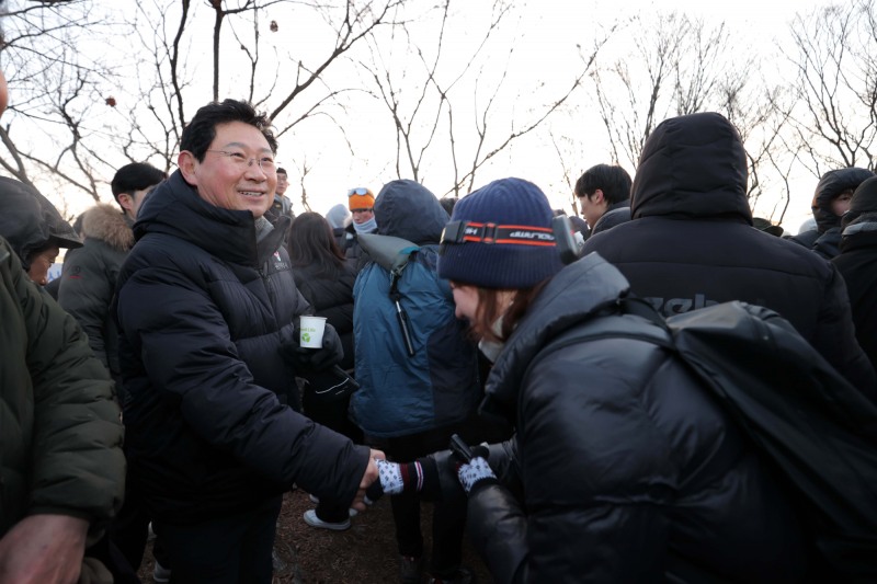 이상일 시장,석성산에 올라 시민 2000여 명과 함께 해맞이