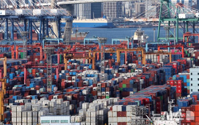 한국 수출 첫 7000억달러 돌파…반도체 1734억달러 '역대 최대'