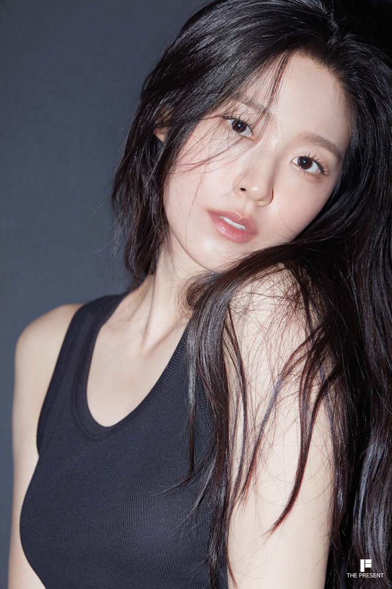 김설현, 미공개 프로필 공개…연기뿐 아니라 비주얼 스펙트럼도 ‘한계 無’