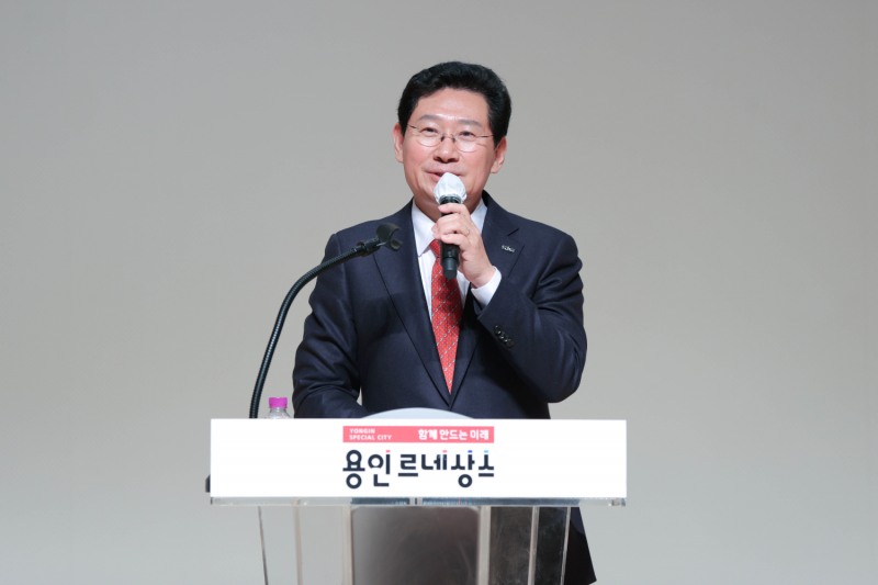 2026년 시무식에 참석해 공직자들과 새해 인사