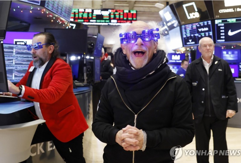 뉴욕증시는 2일(현지시간) 4거래일 연속 약세에 대한 저가 매수세가 유입되며 강세로 출발했으나 곧바로 투매가 쏟아져 혼조세로 마감했다. 사진=연합뉴스