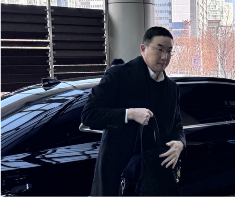 구광모 LG그룹 회장이 방중 경제사절단에 동행하기 위해 4일 강서구 서울김포비즈니스항공센터(SGBAC)를 통해 출국하고 있다. 사진=연합뉴스