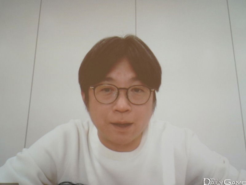 적의 행동을 보고 패턴을 파악해 공략하는 스타일에 대해 소개한 요시무라 히로시 디렉터.