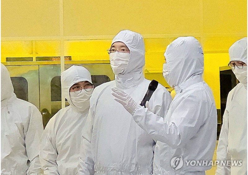 로이터통신은 6일 LSEG가 조사한 31명의 애널리스트 전망치를 평균한 결과 삼성전자의 4분기 영업이익이 16조9000억원으로 예상된다고 밝혔다. 사진=연합뉴스