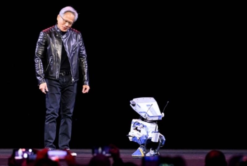 엔비디아가 지난해 공개한 휴머노이드 로보틱스. 테슬라를 비롯해 엔비디아 현대차 중국의 빅테크 및 스타트업들이 차세대 주력사업으로 부상하고 있는 휴머노이드 로보틱스 개발에 뛰어들고 있다. 사진=AFP, 연합뉴스