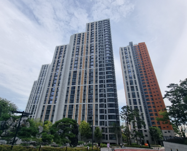 내구성 향상 페인트를 적용한 e편한세상 시흥더블스퀘어 단지 전경