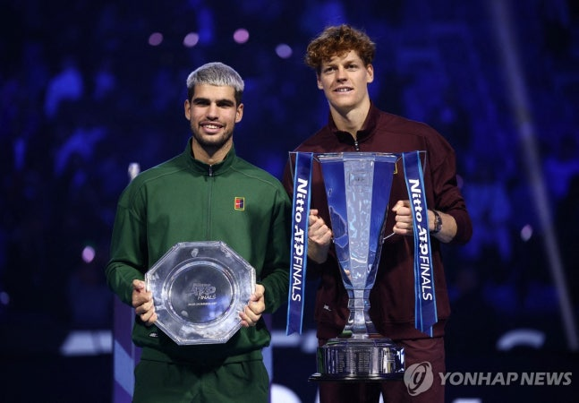 알카라스(왼쪽)와 신네르 / 사진=연합뉴스