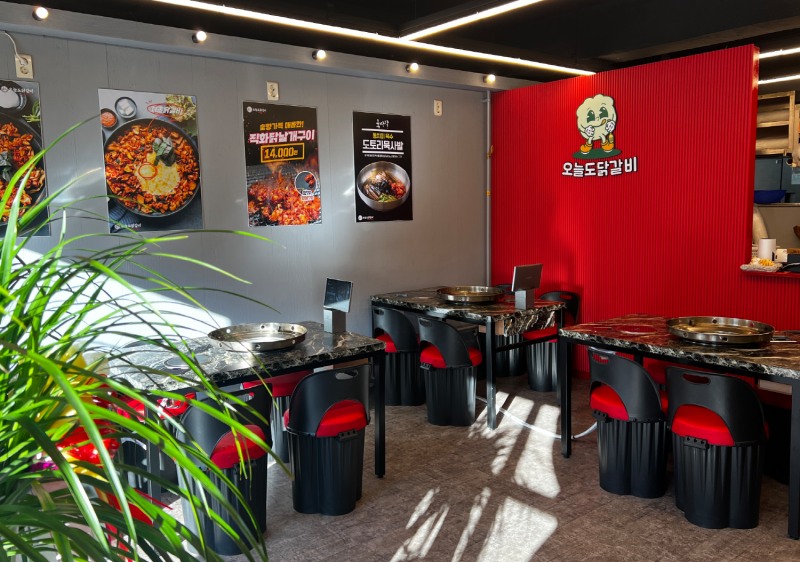 먼키-오늘도 닭갈비, ‘AI 매출 엔진’ 장착한 먼키 테이블오더 공급 협약