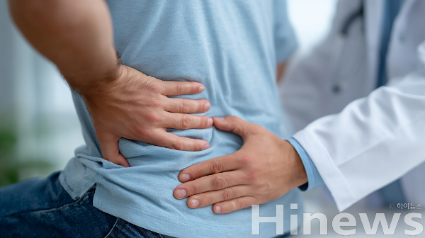 급성 허리디스크는 비수술적 치료와 생활 습관 관리로 통증 완화와 기능 회복이 가능하다. (사진 제공=클립아트코리아)