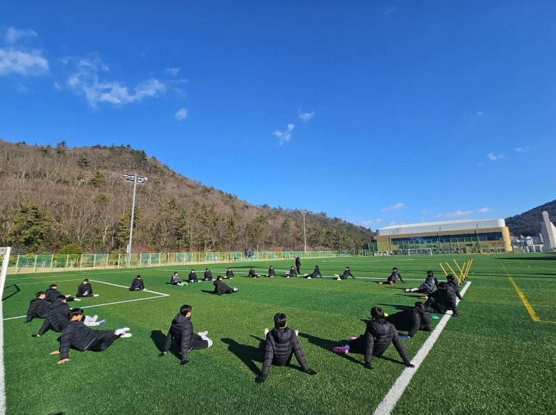 완도에서 전지훈련을 한 경기대학교 축구팀 (사진제공=완도군)