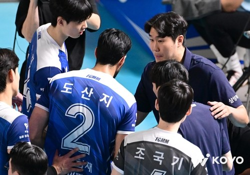 KB손해보험, 삼성화재 꺾고 연패 탈출…하현용 감독대행 "집중력 있는 모습 고맙다"