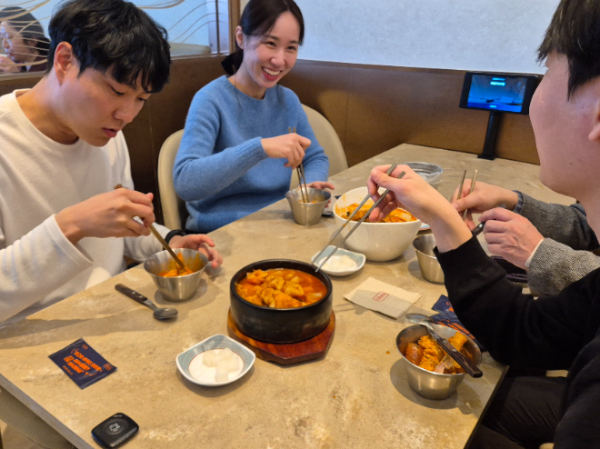 BBQ는 신메뉴 ‘BBQ 오뎅탕’과 ‘BBQ 닭볶음탕’을 새롭게 출시했다.