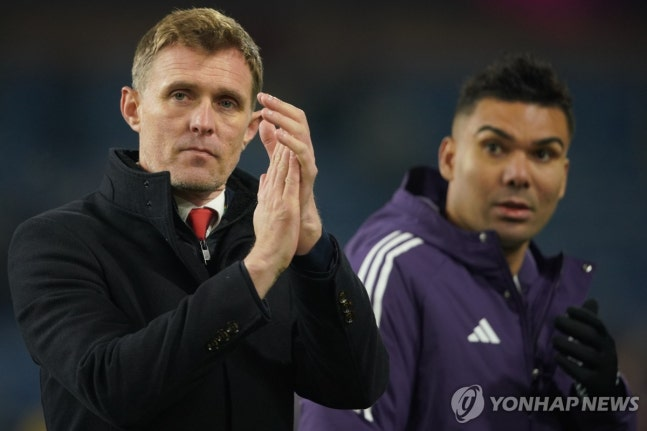 맨유의 임시 사령탑을 맡은 대런 플레처(왼쪽) / 사진=연합뉴스