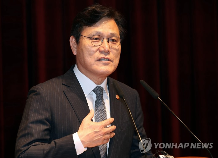 한진칼 이사회 의장에 최종구 전 금융위원장