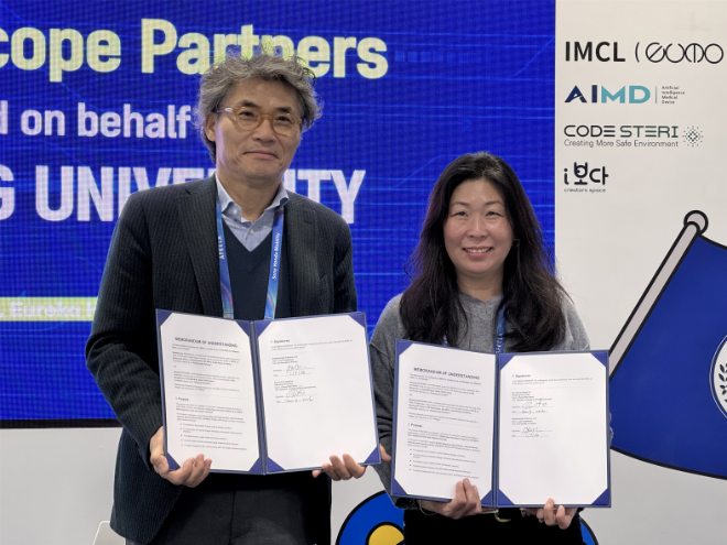 (좌측부터) 한양대 류창완 창업지원단장, Kaleidoscope Partners Julie Goldthwait Co-founder and partner (사진제공=한양대)