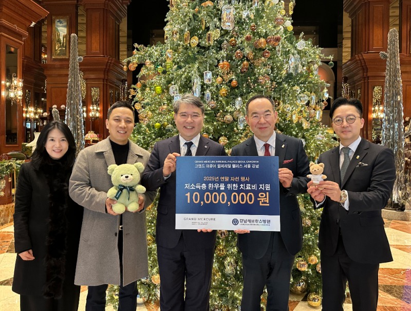 왼쪽에서 세번째 강남세브란스병원 구성욱 병원장, 오른쪽에서 두번째 태승이십일 유준재 대표