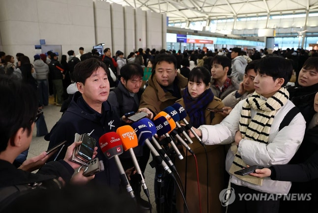 인터뷰하는 류지현 감독 / 사진=연합뉴스