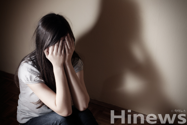 외로움은 단순 감정이 아닌 정신건강 위험 신호일 수 있어 조기 관심과 대응이 필요하다. (사진 제공=클립아트코리아)