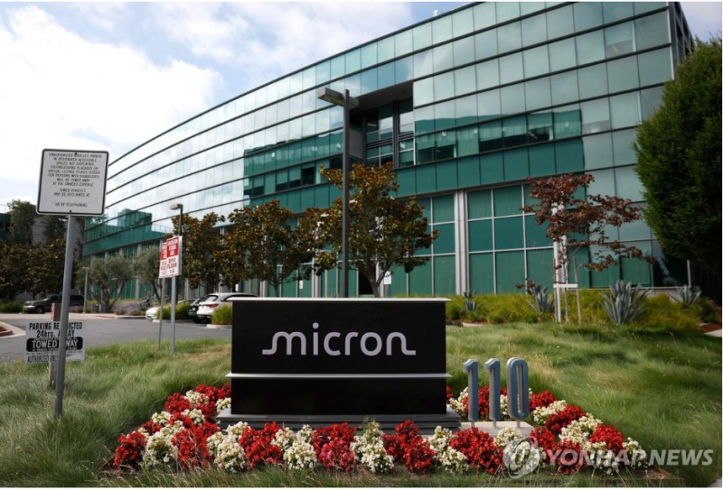 미국 메모리 제조업체인 마이크론 주가가 9일(현지시간) 뉴욕증시에서 5.5% 급등하는 등 반도체주들이 일제히 상승랠리를 펼쳤다. 사진=로이터통신, 연합뉴스