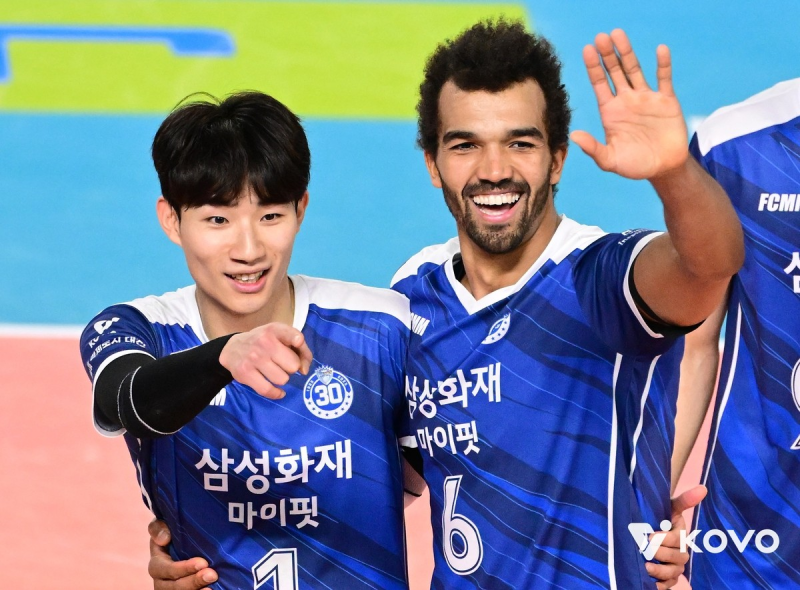 '에이스 역할 톡톡' 삼성화재 아히, 35득점·서브포인트 4개 원맨쇼...감독대행 체제 3연승 견인