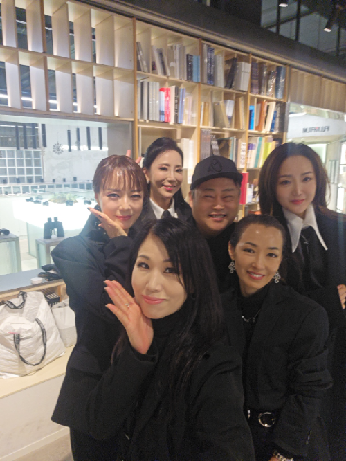 모델 김현.권남희.이선영 사무총장.김정희.김진.방세현(시계방향)/글로벌에픽(사진제공)