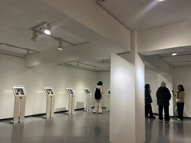 에클라바치의 대표이자 주얼리 디자이너인 임성옥 작가는 개인전 「자연의 순간들(Shards of Nature)」을 통해 이 질문에 대한 하나의 해석을 제시했다.