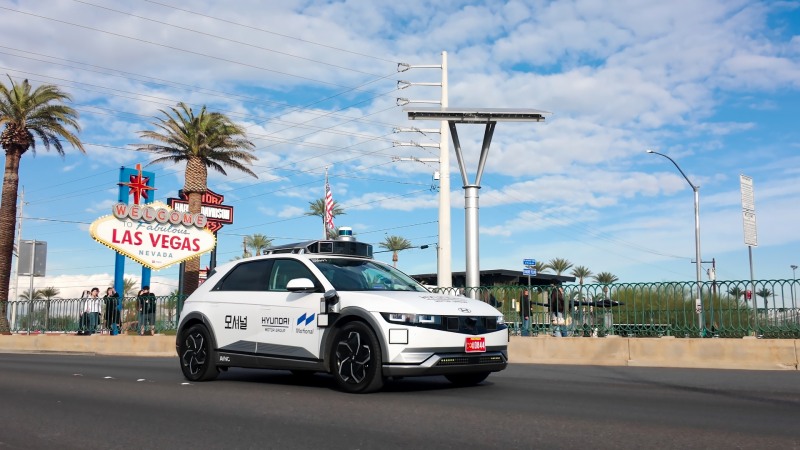 모셔널 로보택시가 라스베이거스 시내를 주행하는 모습./현대차